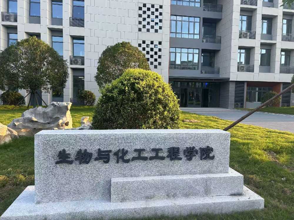 台儿庄区扬州职业大学体育场高杆灯项目